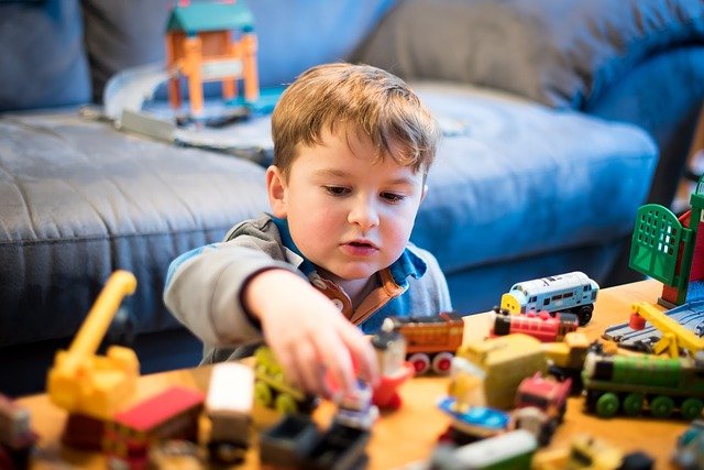 La importancia de comprarle juguetes en inglés a tus niños